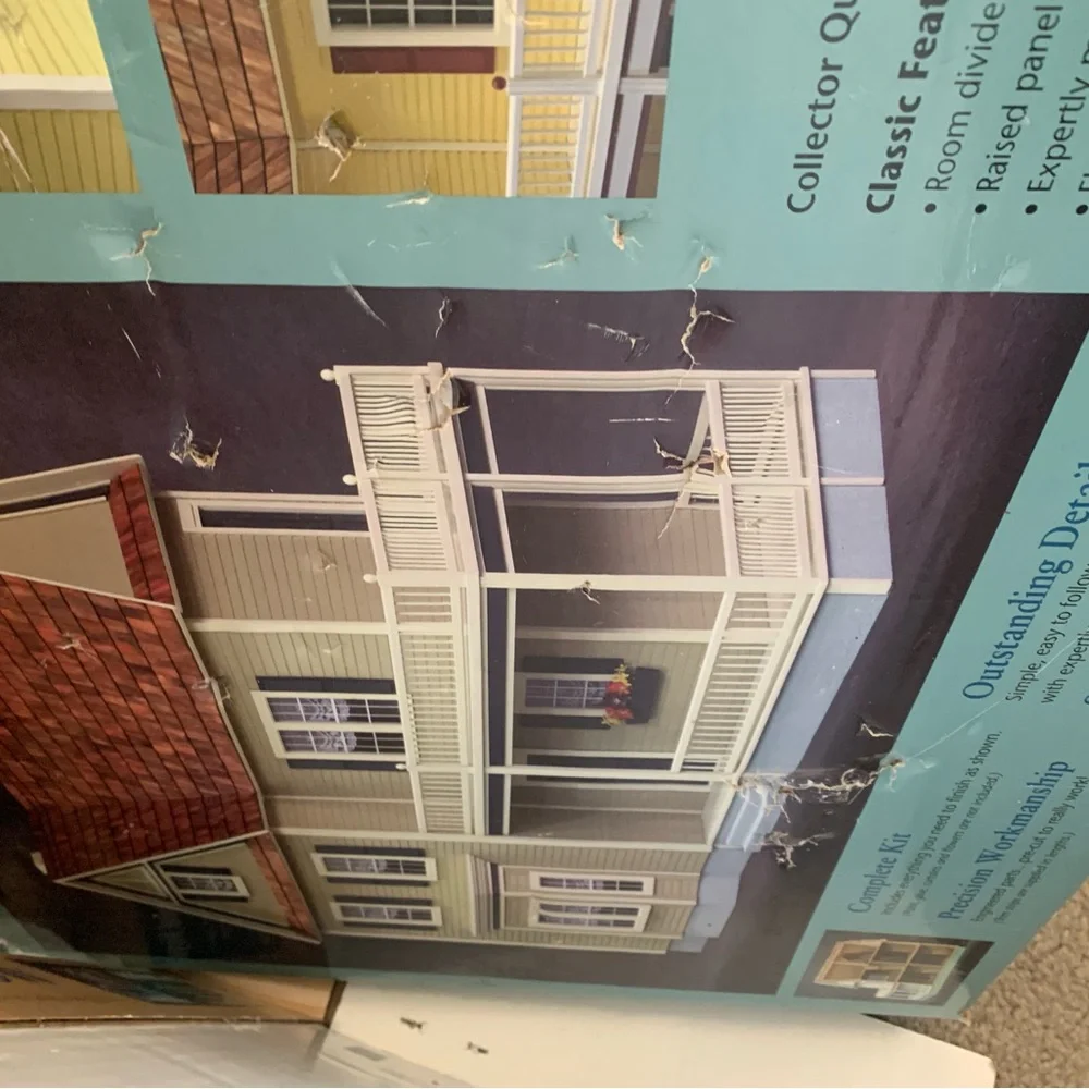 Néw doll house/model comes with - Picture 7 of 7